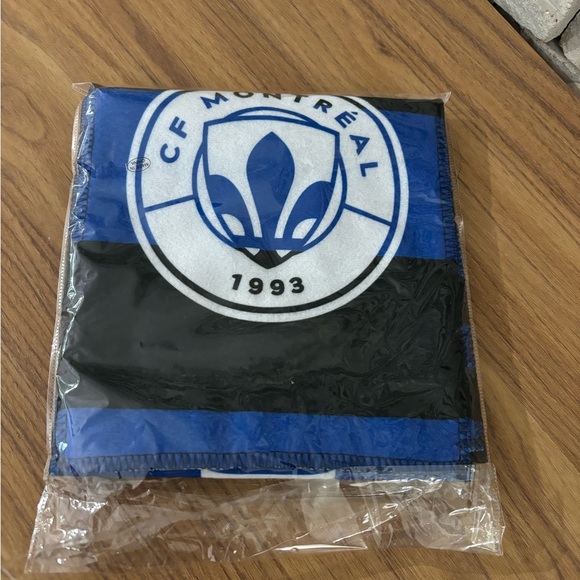 SOLD⚽️CF MONTREAL Scarf - Picture 3 of 3